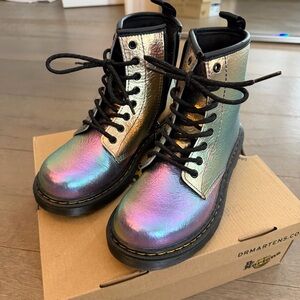 BNWT Dr. Martens Rainbow Metallic Iridescent Lace-Up Girls’ Combat Boots size 2
